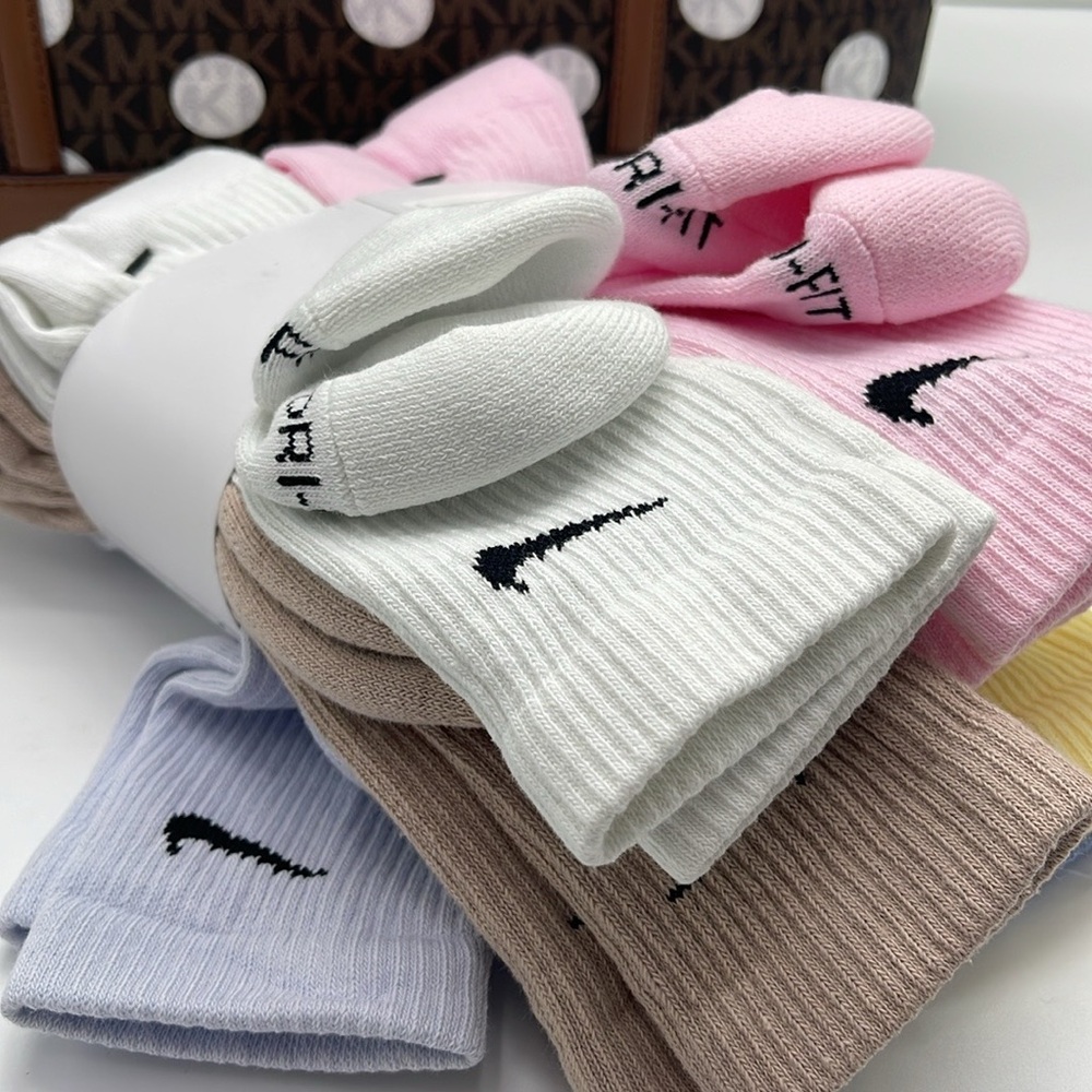 Nike Everyday Plus Cushioned
Training Crew Socks (6 Pairs)
Multi-Color
Size L - Picture 8 of 16